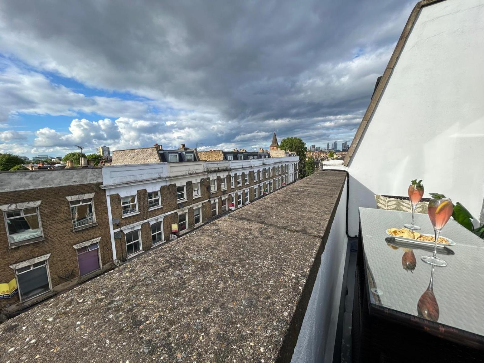 Appartamento Battersea 2-bedroom Top-floor With Cozy Balcony
